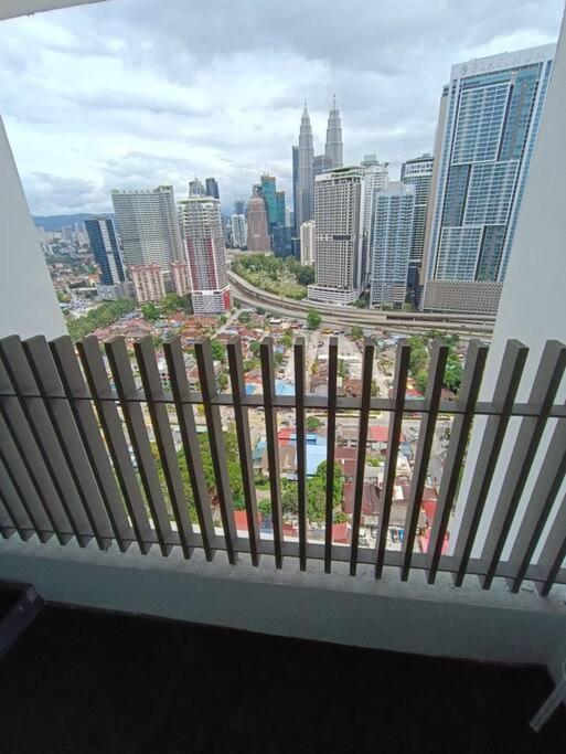 Col18b Modern Infinity Pool Klcc Balcony View Kuala Lumpur