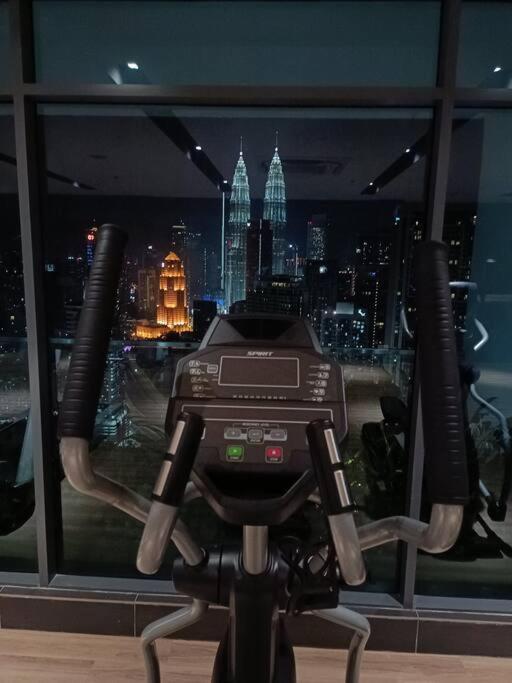 Col18b Modern Infinity Pool Klcc Balcony View Apartment *