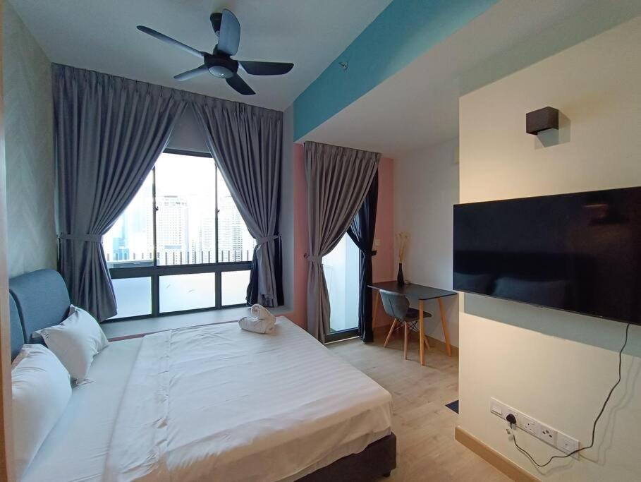 Apartment Col18b Modern Infinity Pool Klcc Balcony View Kuala Lumpur