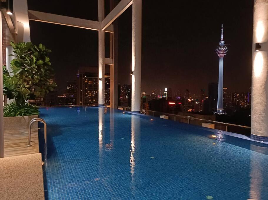 Col18b Modern Infinity Pool Klcc Balcony View Apartment *