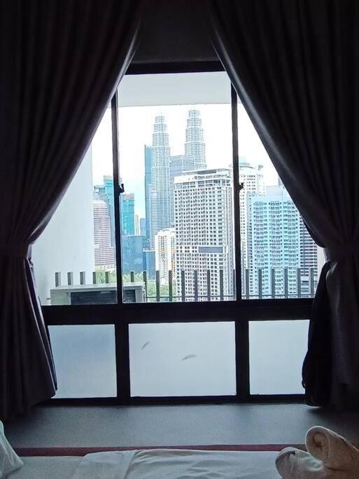 Col18b Modern Infinity Pool Klcc Balcony View Apartment *