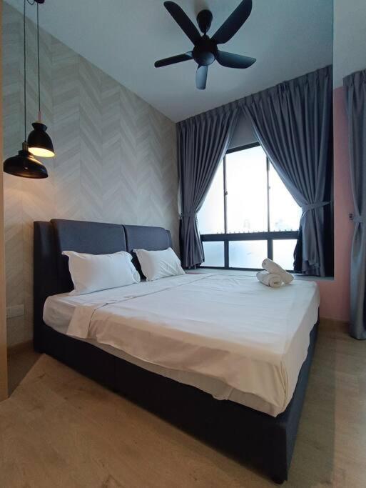 Apartment Col18b Modern Infinity Pool Klcc Balcony View Kuala Lumpur