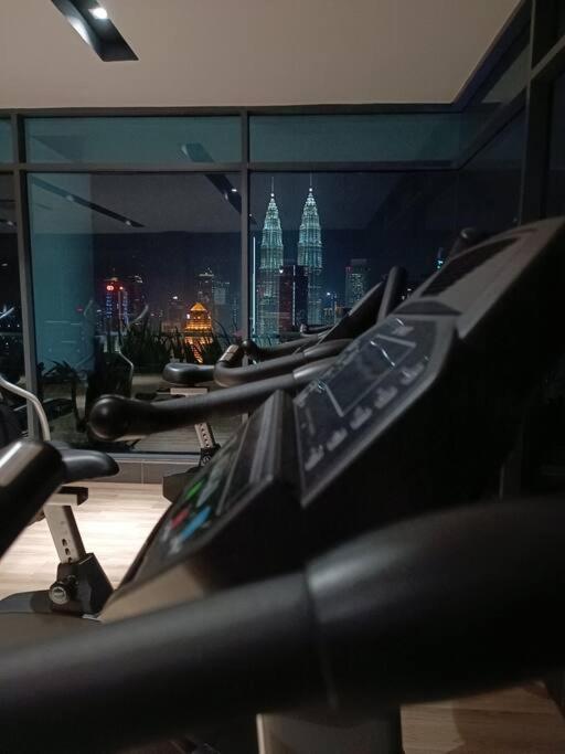 Apartment Col18b Modern Infinity Pool Klcc Balcony View
